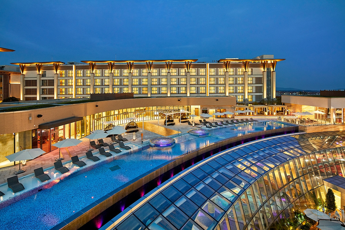 제주신화월드 스카이풀(야경).jpg