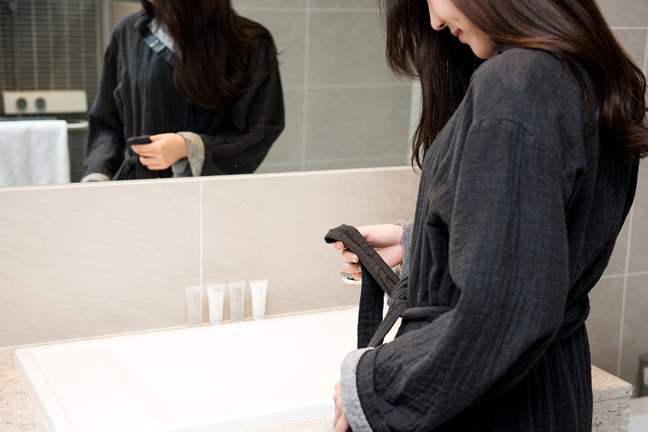 글래드 호텔_배스로브.jpg