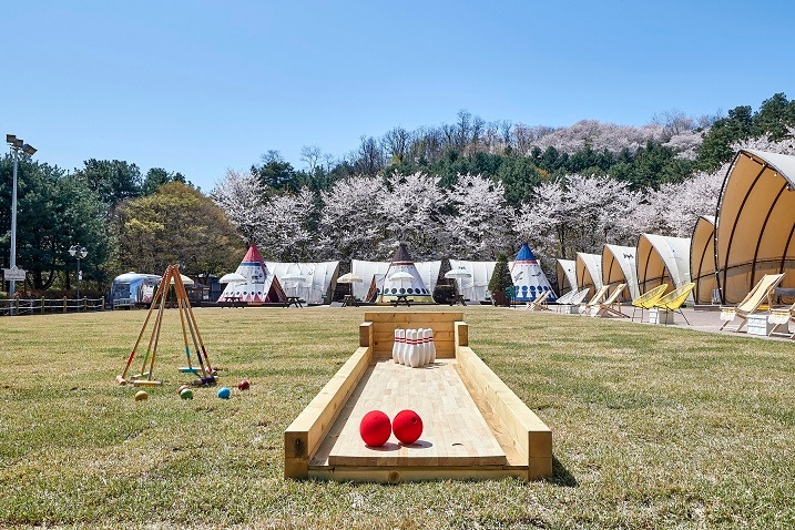 [워커힐-사진자료] 야외 피크닉 및 캠핑 공간으로 리뉴얼 오픈한 ‘포레스트 파크'.jpg