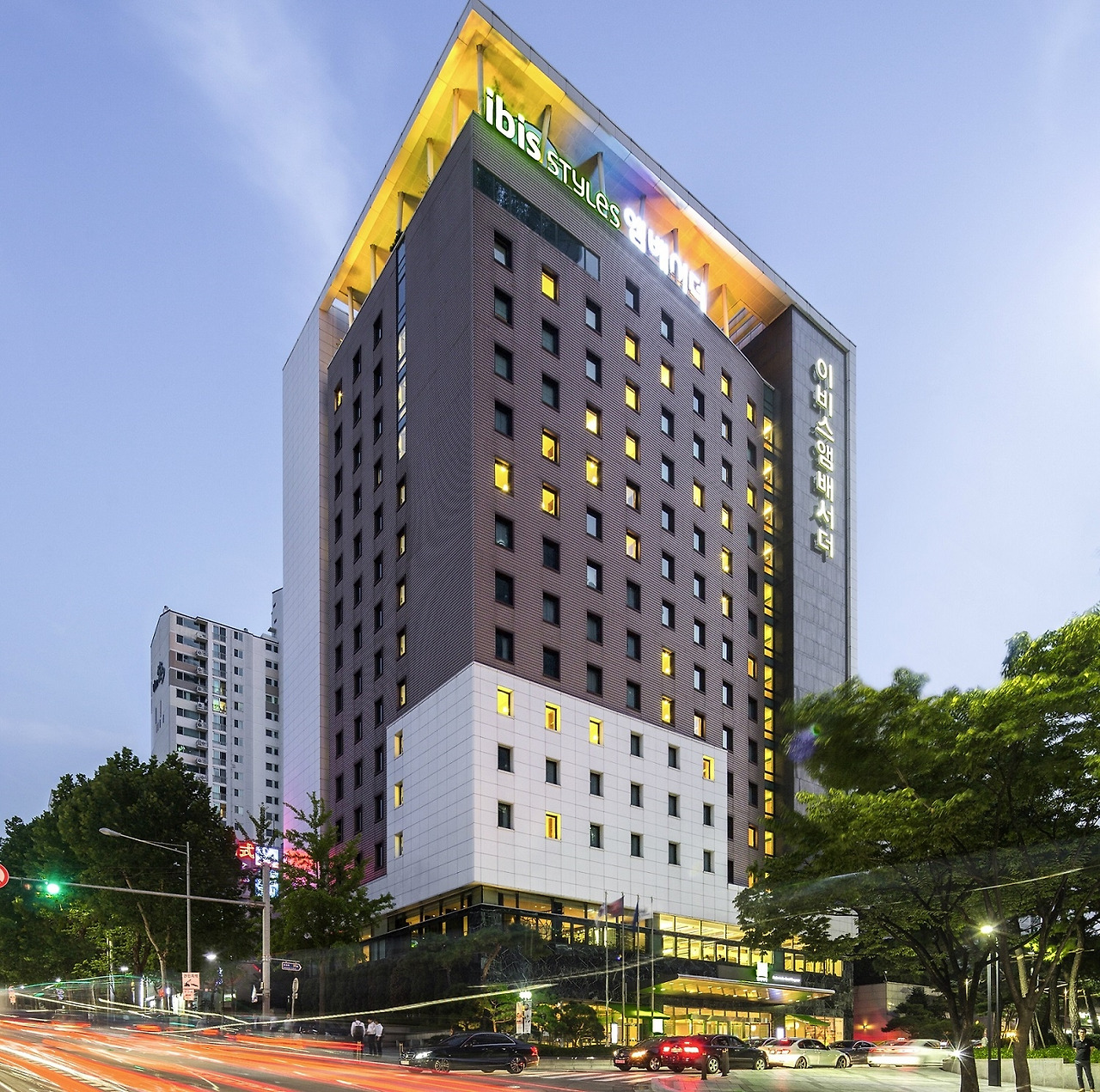 3. 이비스 스타일 앰배서더 서울 강남 - 외관.jpg