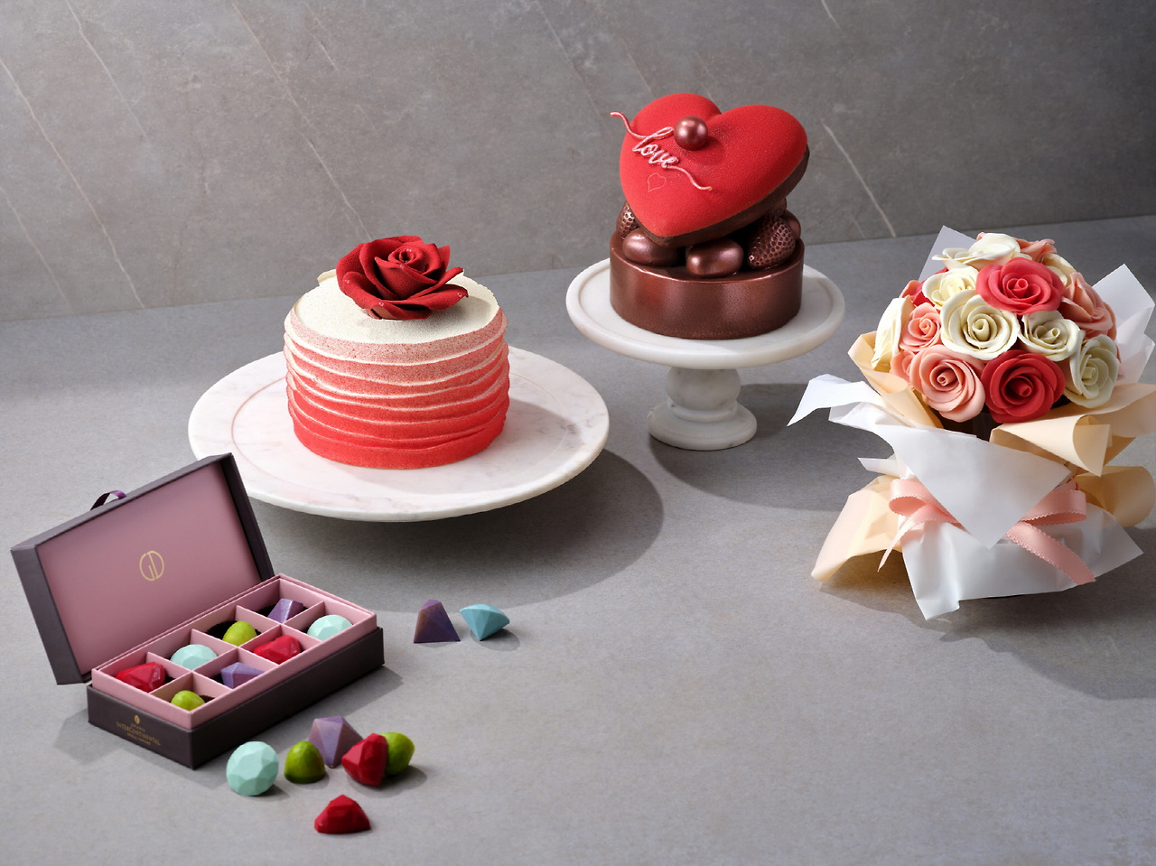 1. 인터컨티넨탈 파르나스 밸런타인 케이크.jpg