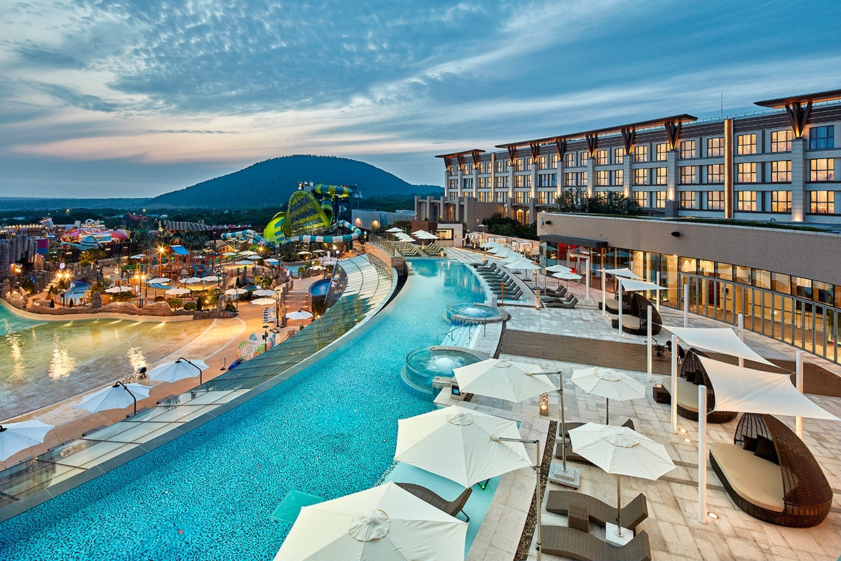 제주신화월드 스카이풀(선셋).jpg