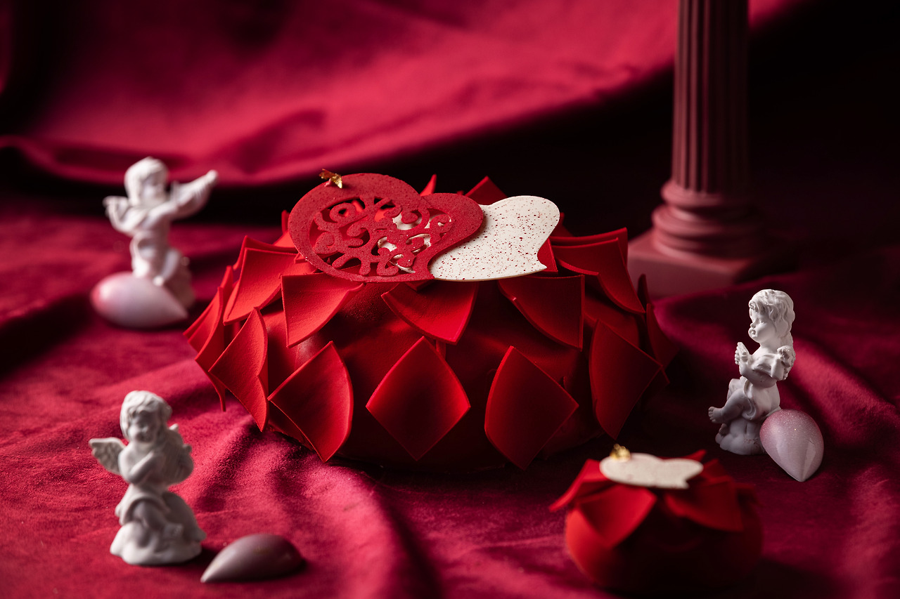 그랜드 하얏트 서울_ 로즈 딸기치즈케이크.jpg