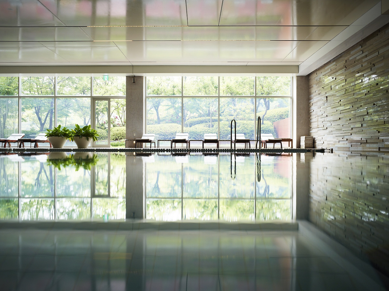 4. [롤링힐스호텔] 실내 수영장.jpg