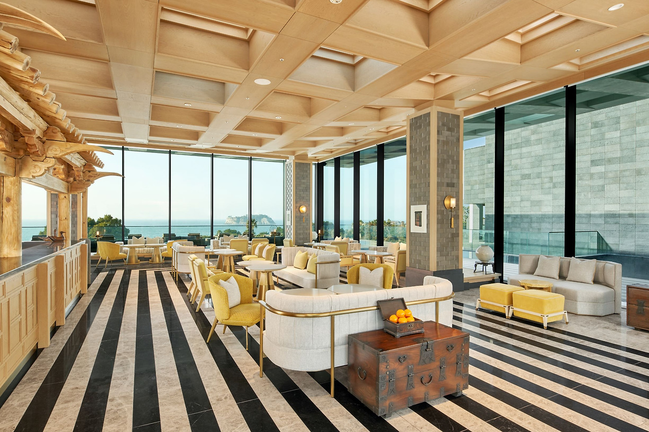 3.JW 메리어트 제주 리조트&스파_더 라운지.jpg