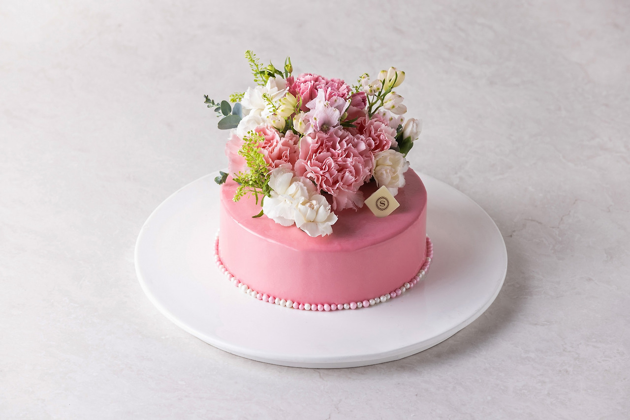 쉐라톤 그랜드 인천 호텔_어버이 날 한정 카네이션 케이크 출시.jpg