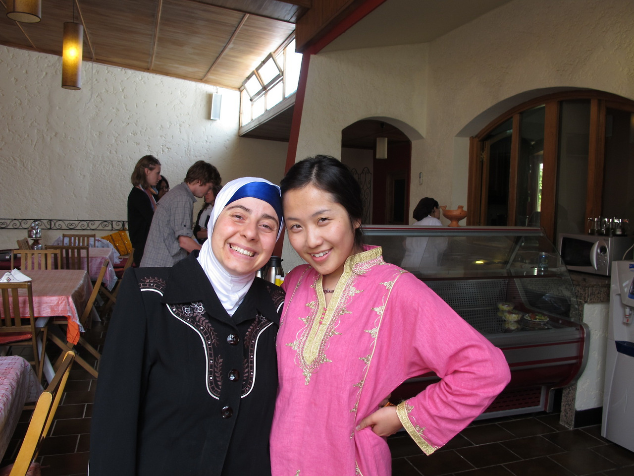 [2-13] 학원에서 친해진 한국 팬 선생님과 함께.jpg