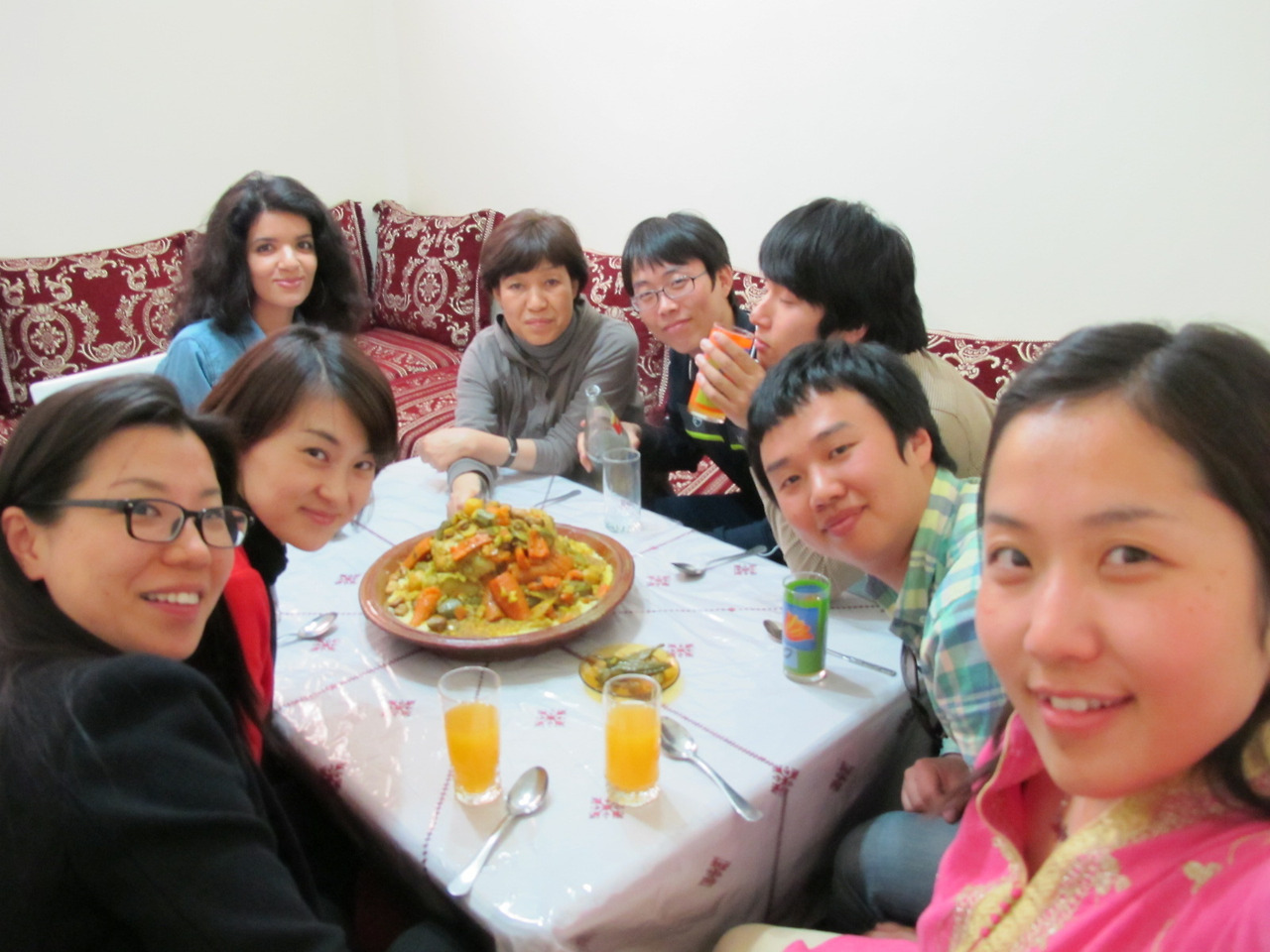 [2-18] 코디네이터 마하네 집에서 첫 꾸스꾸스를 먹으며 동기들과.jpg