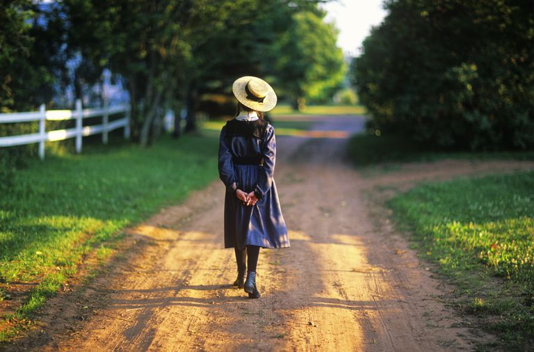 anne-of-green-gables-actor-walking-down-country-road--prince-edward-island--canada--177682542-595671313df78c4eb62ab61b.jpg