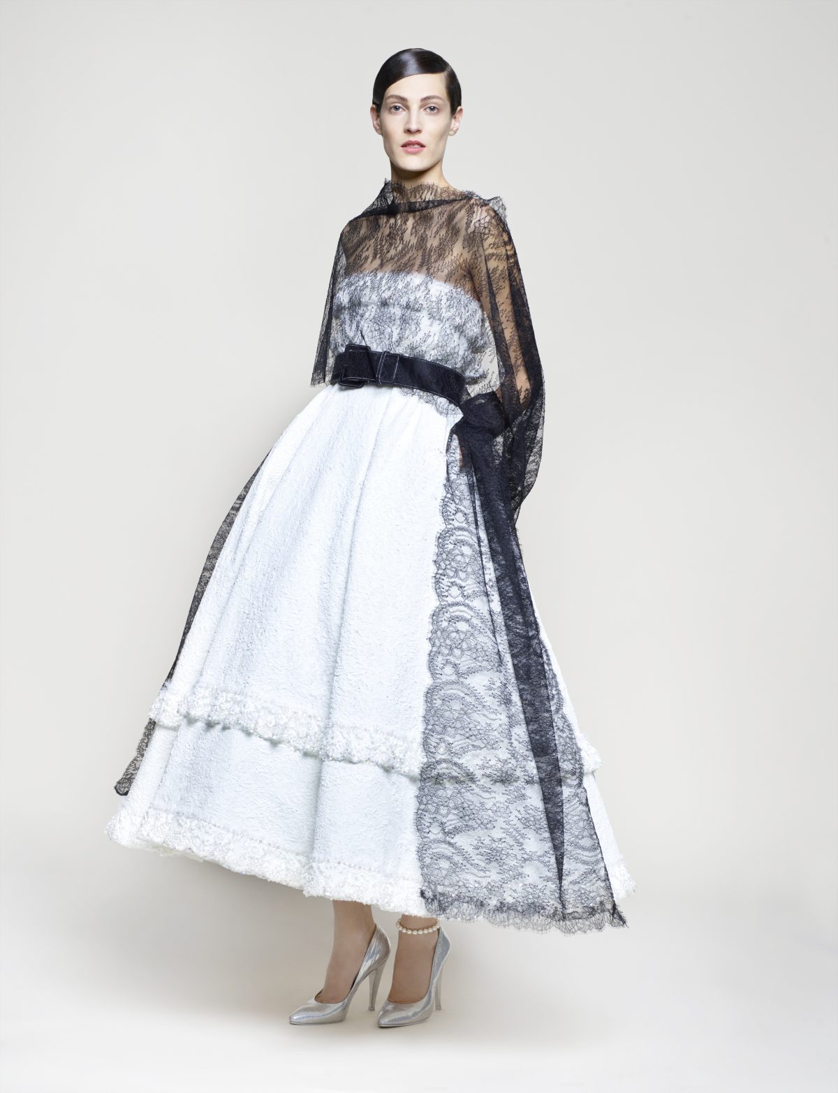 칼 라거펠트 레이스 작품.jpg