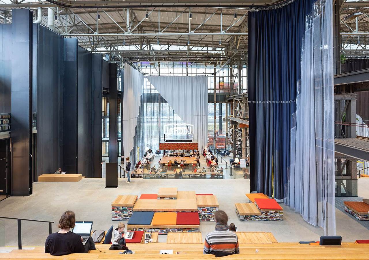 로칼도서관4 메카누.jpg