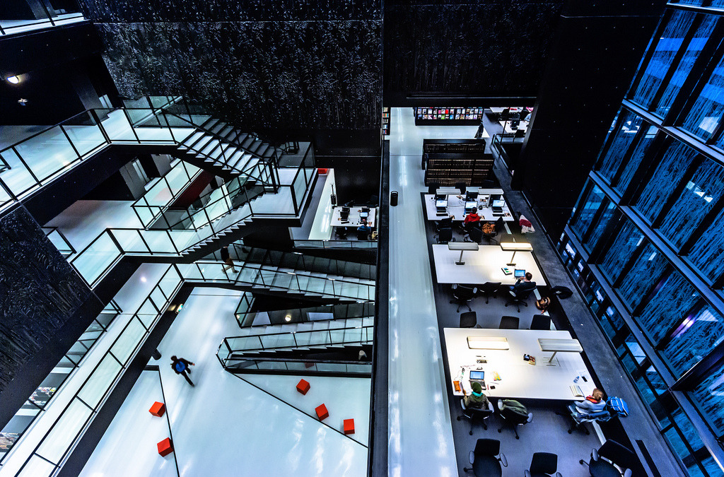 우트렉대 도서관.jpg