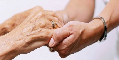 assistenza-agli-anziani-e1522783651576.jpg