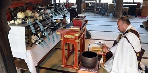 아이보 장례식2.jpg