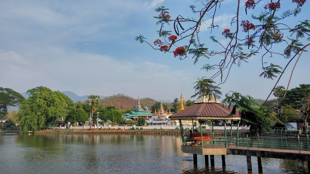 maehongson_lake.jpg