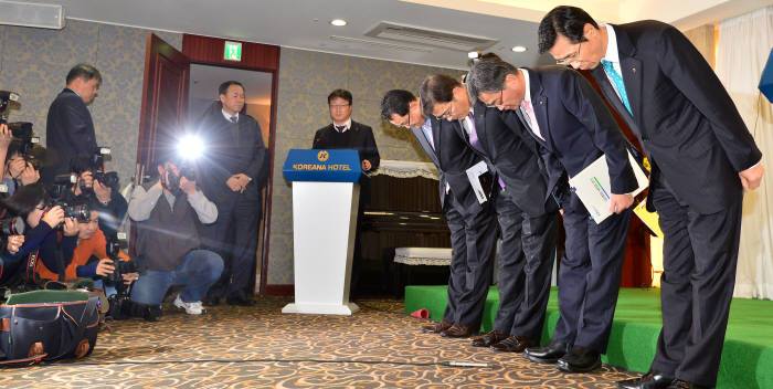 카드3사 대표 사과 - 출처 전자신문(etnews.com).jpg