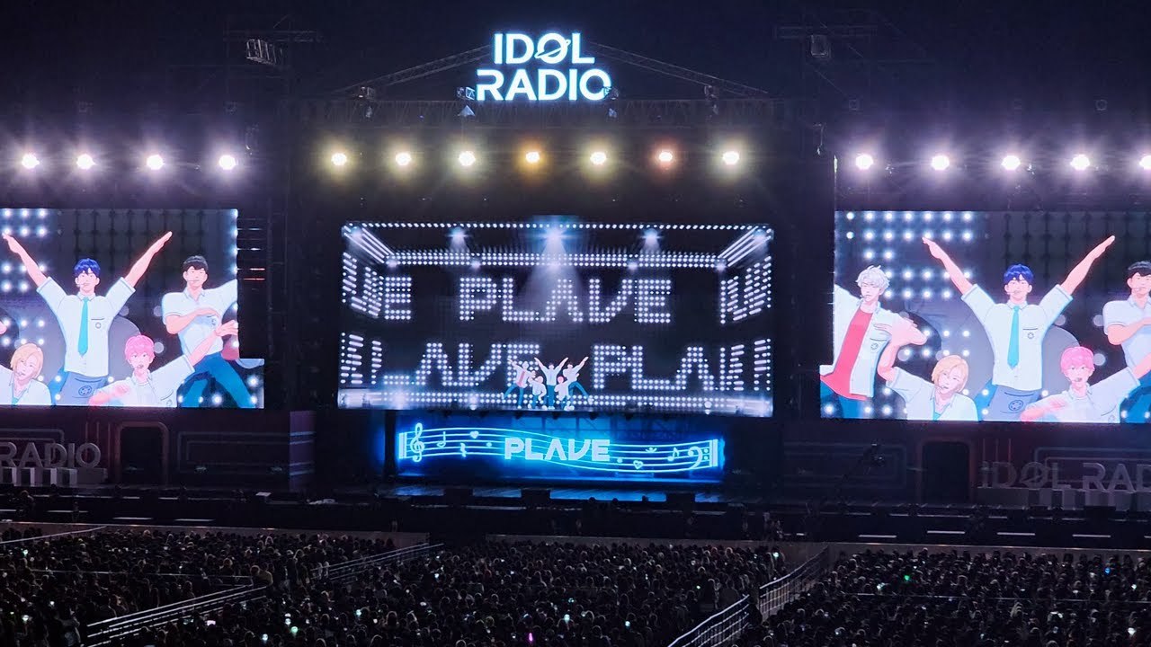 [사진 1] 플레이브 첫 콘서트.jpg