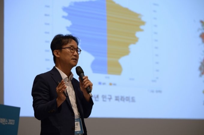 [사진 6] 블루포인트파트너스 이용관 대표 - 머니투데이 출처.jpg