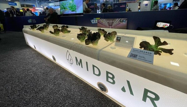 [사진 7] 스타트업 미드바르(Midbar)가 CES 2024에서 최고혁신상을 수상한 '에어로포닉스 스마트팜' - 출처 삼정KPMG 경제연구원.jpg