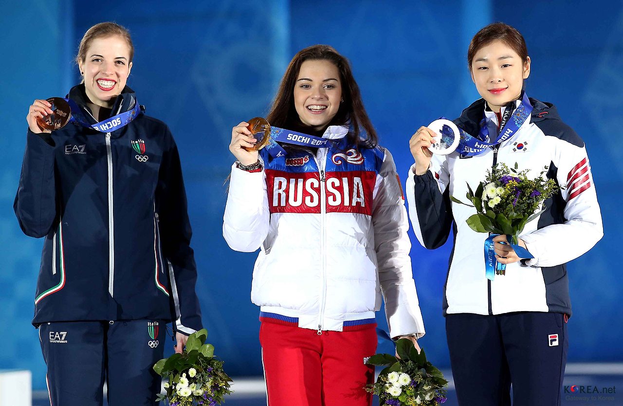 Korea_Kim_Yuna_Sochi_Medal_Ceremony_05.jpg