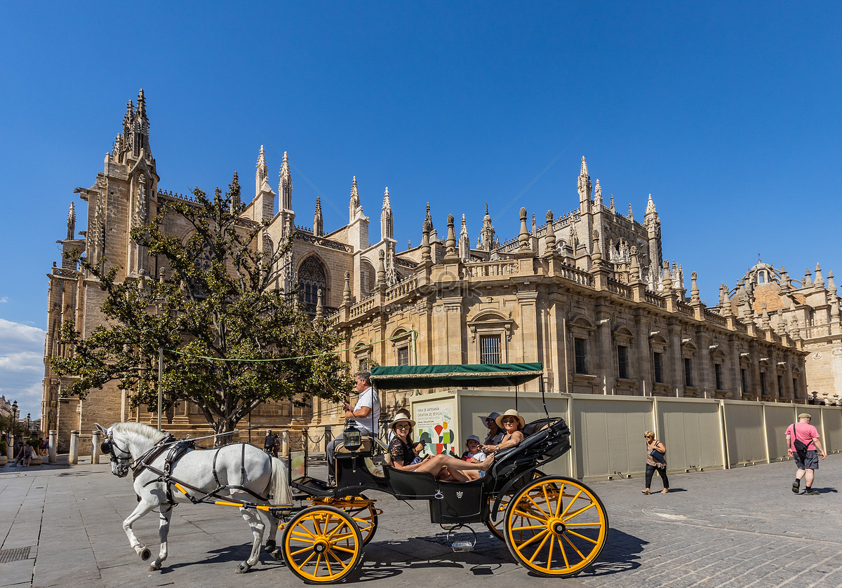 lovepik-spanish-seville-cathedral-exterior-picture_501392702.jpg