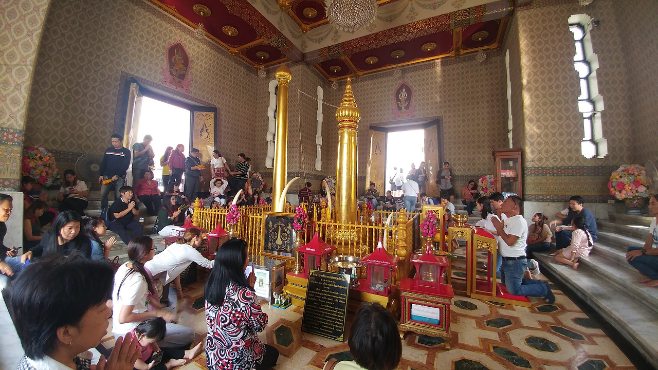 City Pillar Shrine Lak Muang (3).jpg