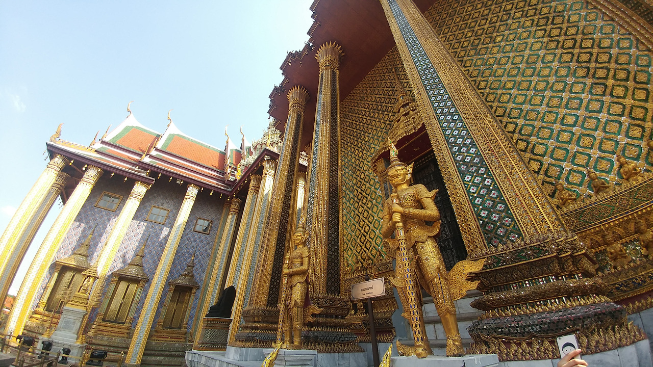 palaceNWatPhraKaew (14).jpg