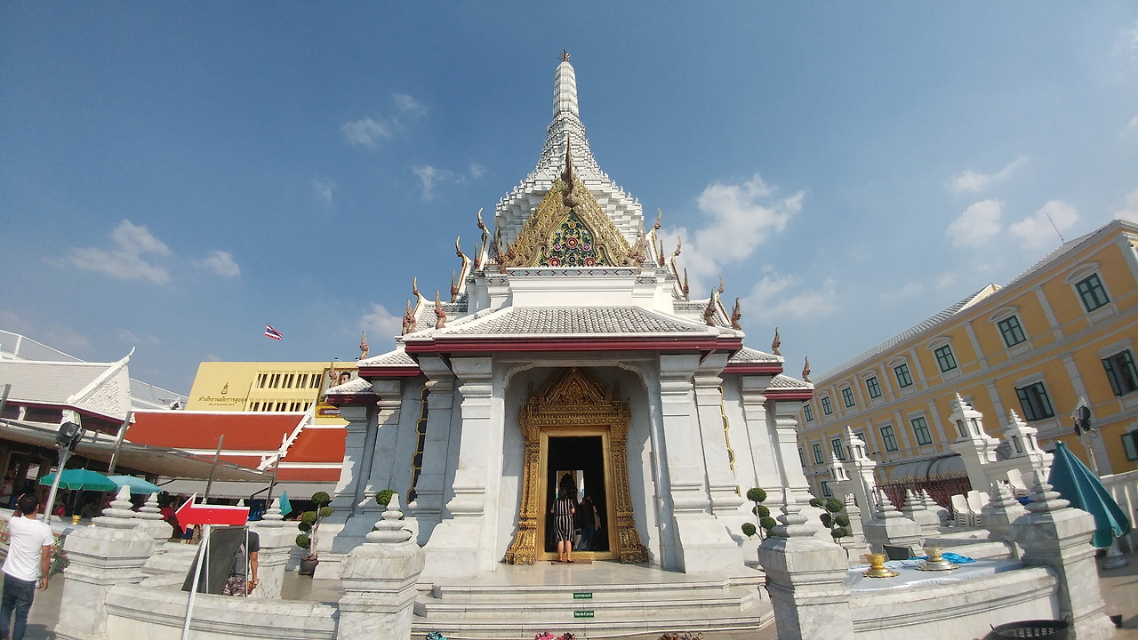 City Pillar Shrine Lak Muang (4).jpg