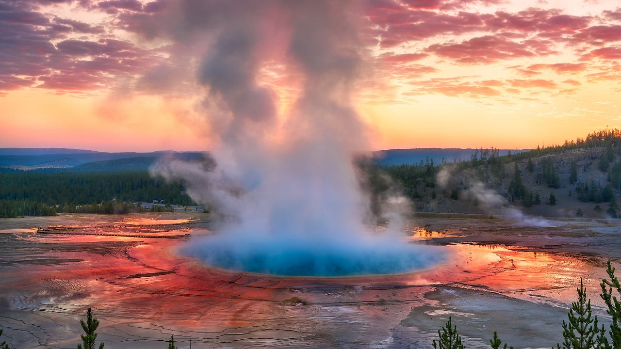 geyser-yelowstone-burst_h.jpg