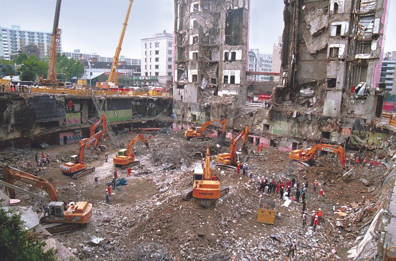 485_삼풍백화점 붕괴현장 정리와 구조활동(1995.6).jpg