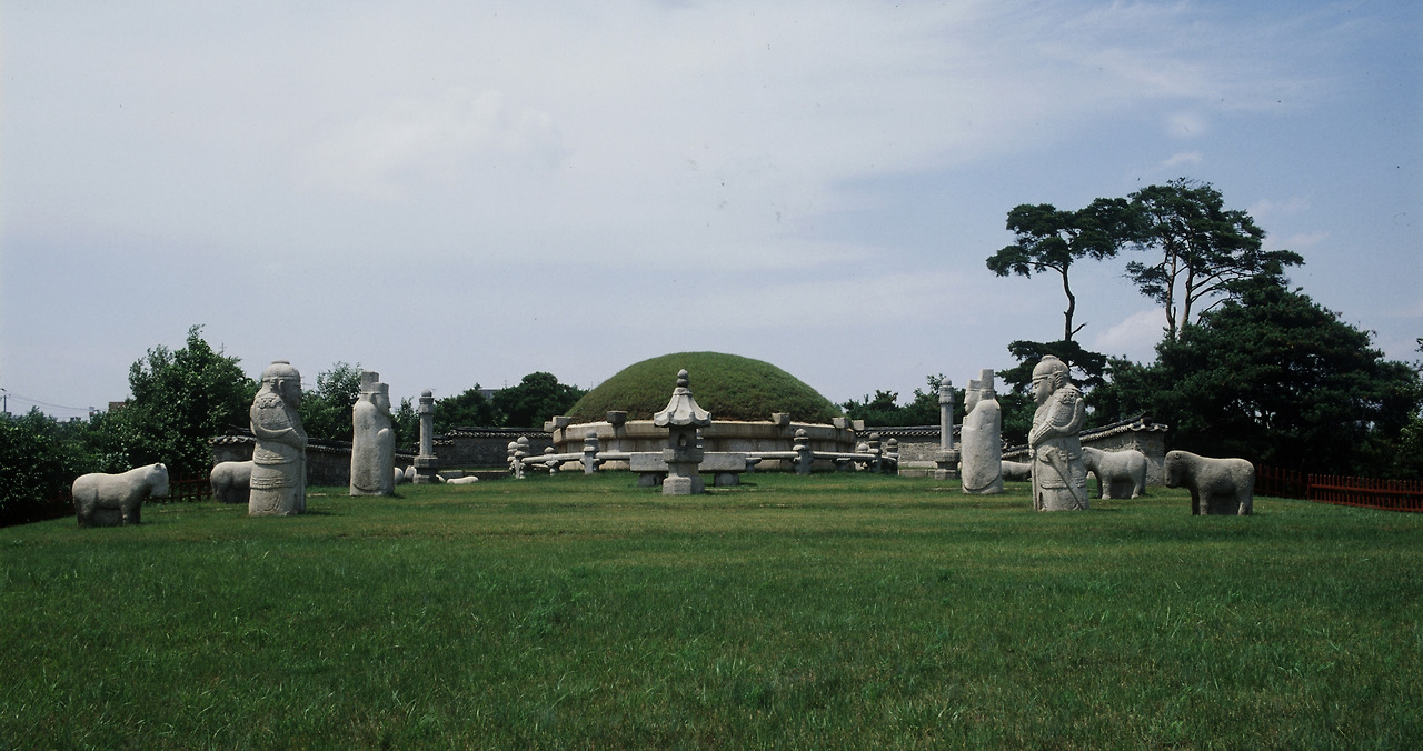 encykorea-서울 조선 성종과 정현왕후 선릉 전경.jpg