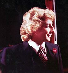 220px-Barry_Manilow_1979.jpg