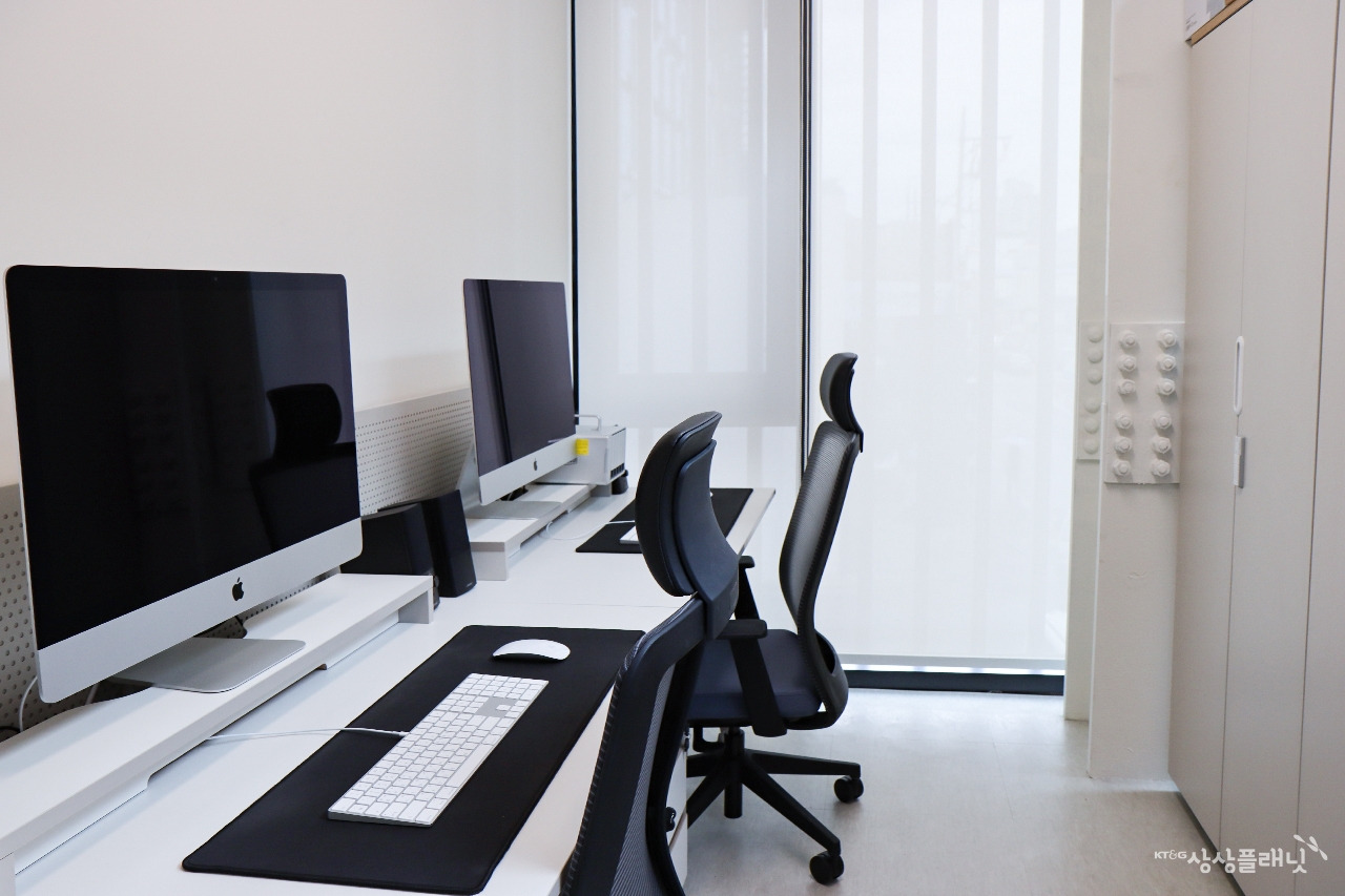 편집실 사본.jpg