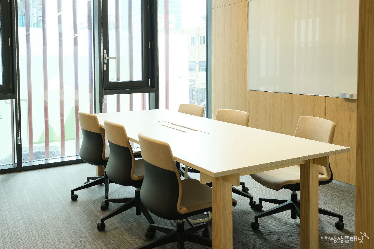 2층 미팅룸 사본.jpg