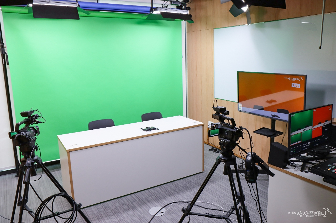 플래닛스튜디오_1 사본.jpg