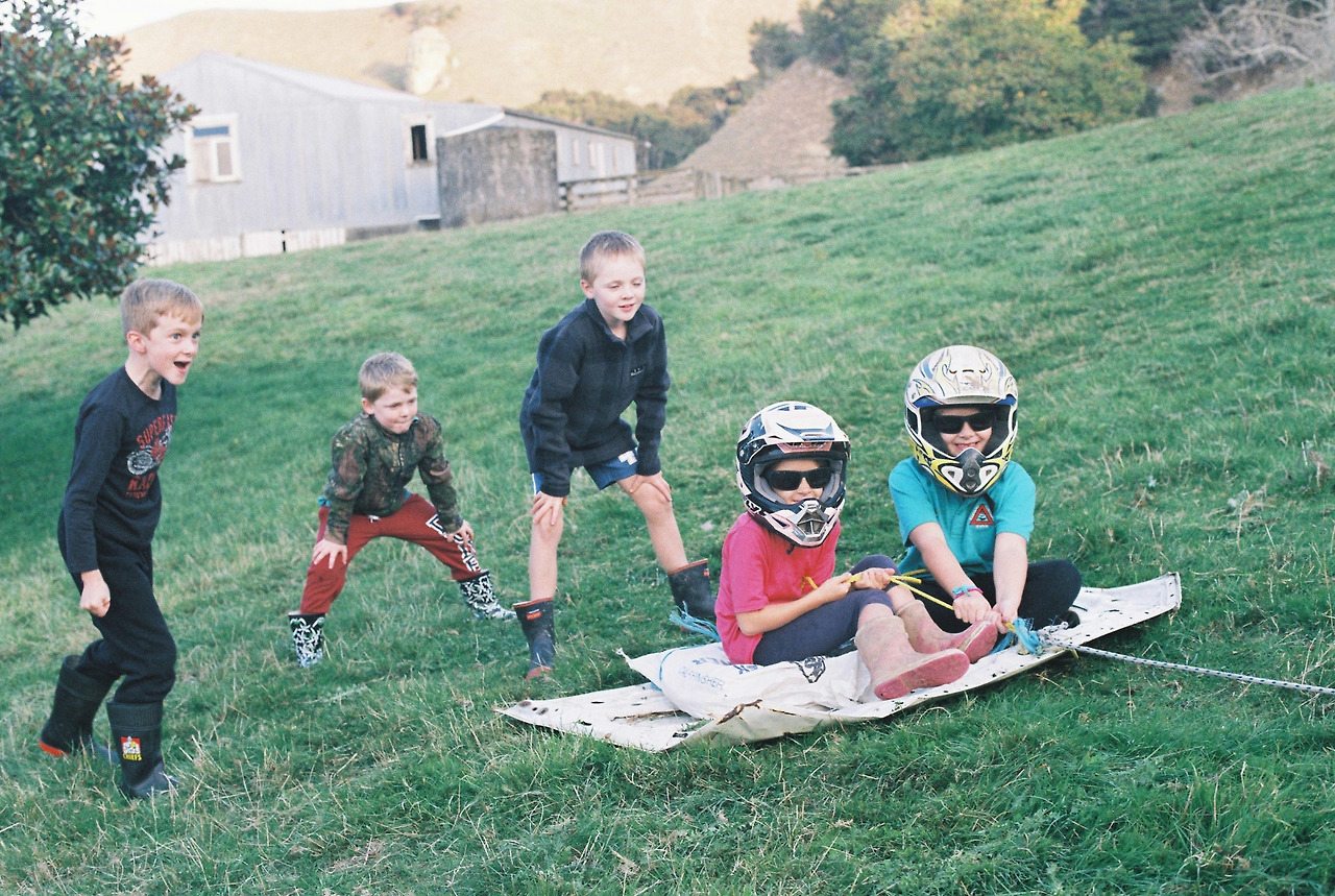 201905 매시의 생일_놀이기구 타는 아이들1.jpg