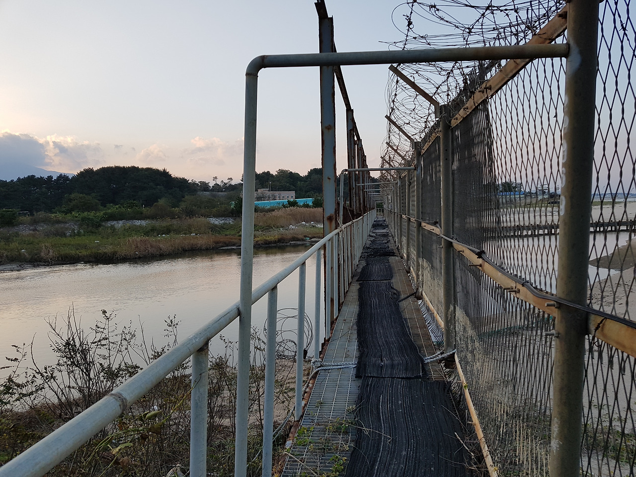 철책다리.jpg