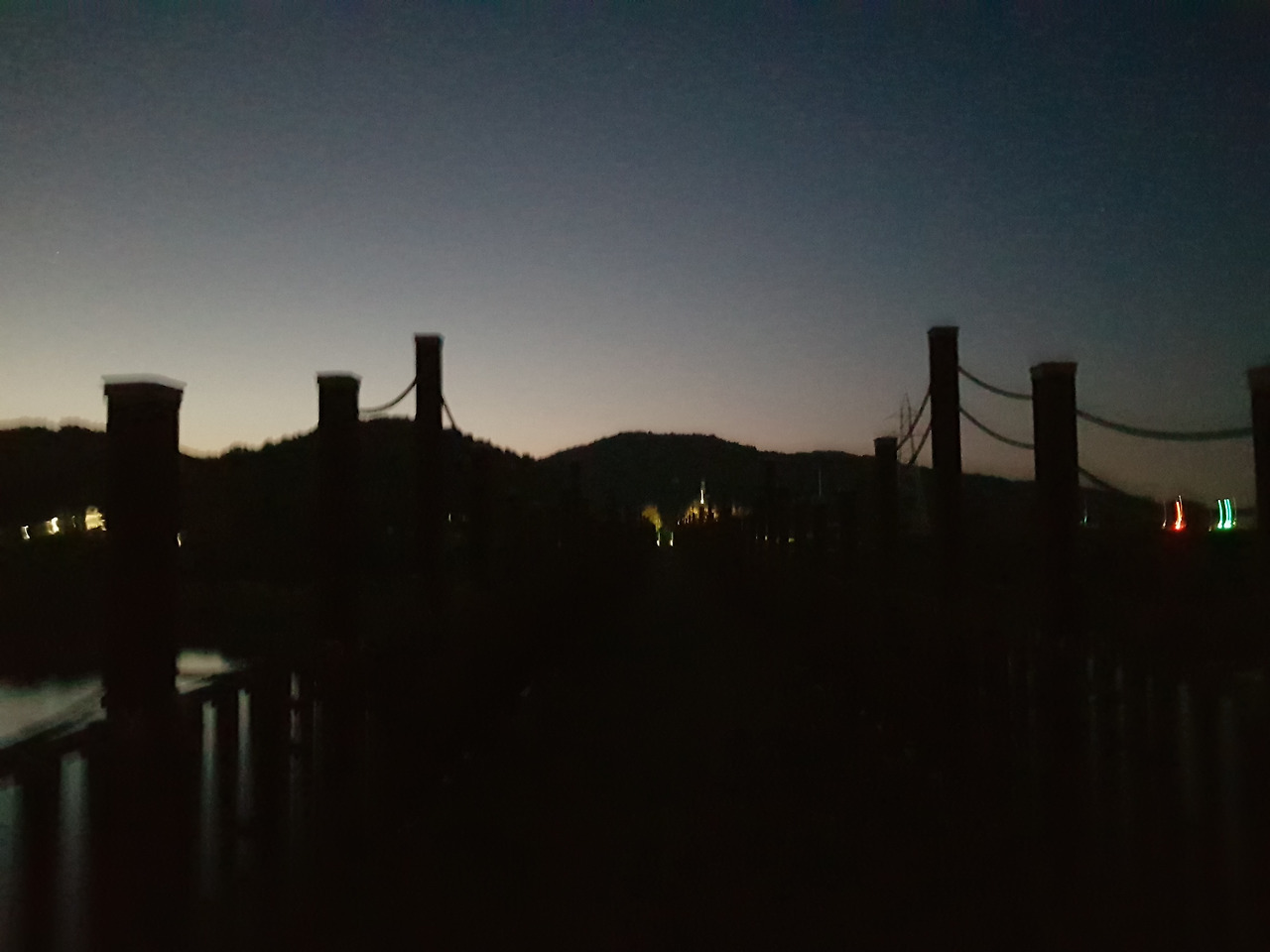 어둠속의 북천철교.jpg