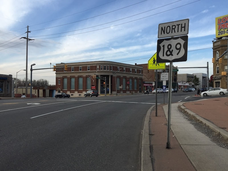 2016-03-12_16_41_30_View_north_along_U.S._Route_1_and_U.S._Route_9_(Broad_Avenue)_at_Bergen_County_Route_124_(Hendricks_Causeway)_in_Ridgefield,_Bergen_County,_New_Jersey.jpg