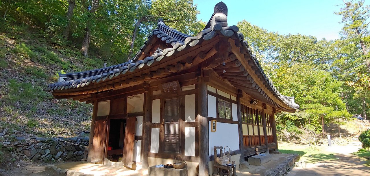 송광사 불일암 옆에서 본 모습.jpg