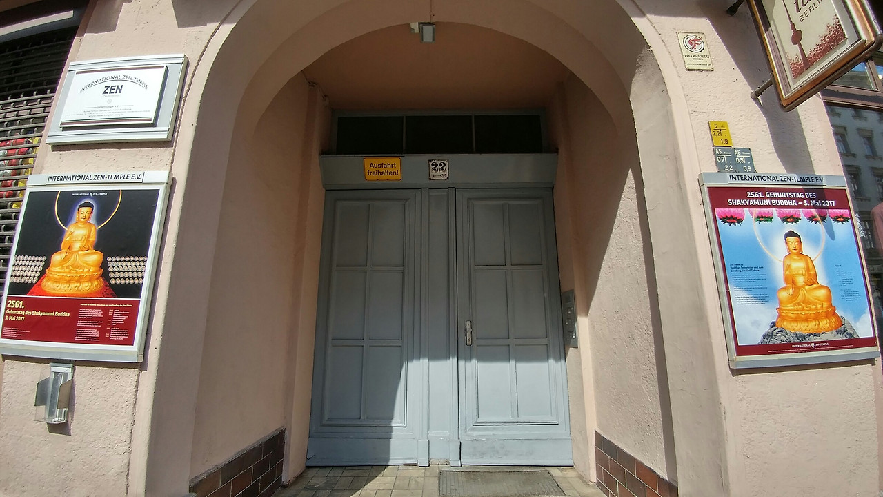 베를린에 있는 한국 절 입구.jpg