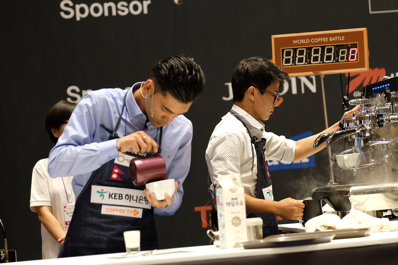 아름다운커피 네팔 카페 키샨 수전 한국 월드라떼아트배틀 참가 (c)아름다운커피.jpg