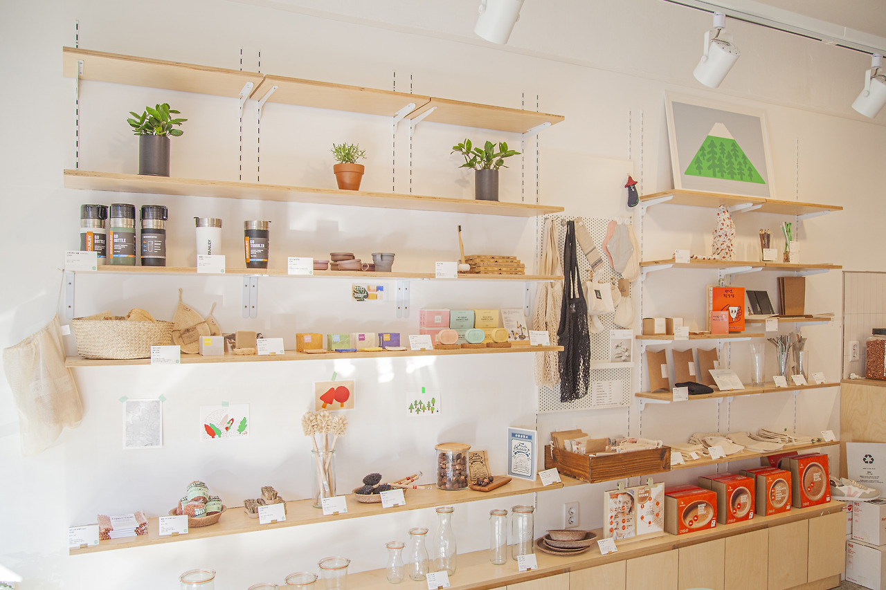 지구샵 매장.jpg