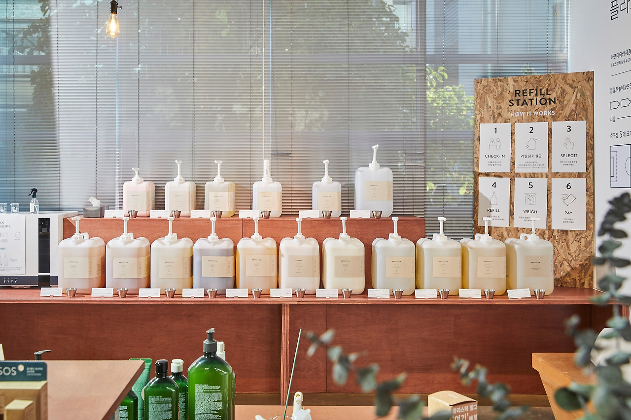 [이미지1] 아로마티카 리필스테이션 전경.jpg