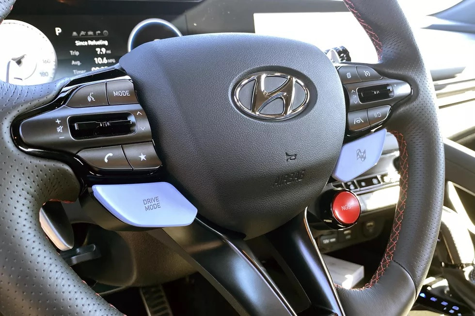 스티어링 휠.jpg