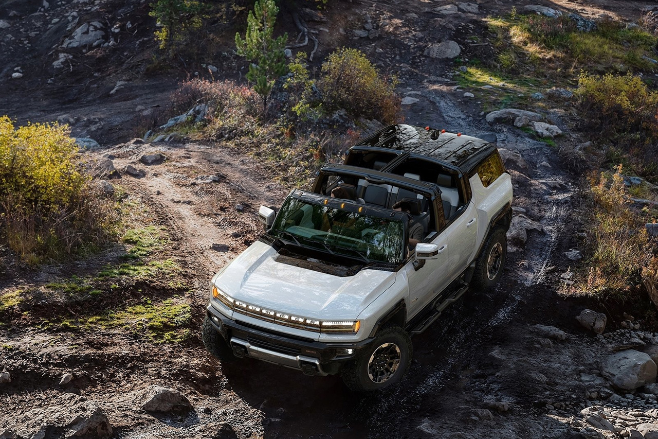 GMC-Hummer_EV_SUV-2024-1600-0b.jpg