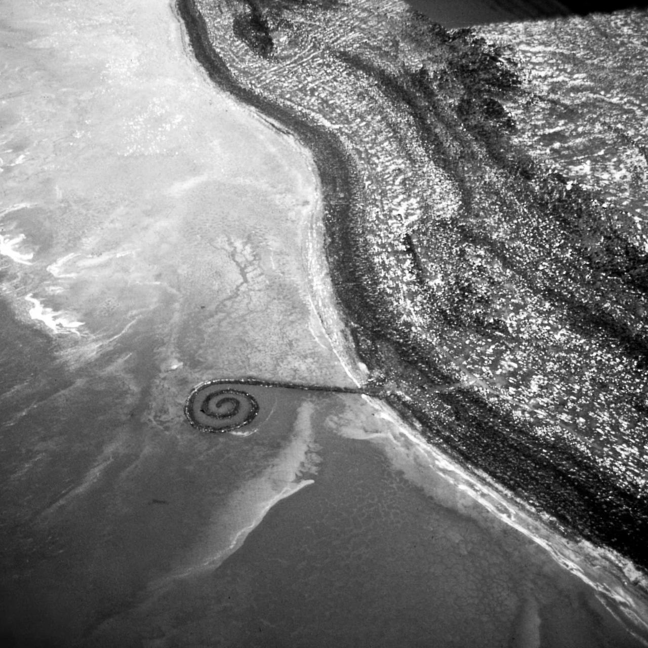 RS-Spiral-Jetty-Smithson-5-2048pxW.jpg
