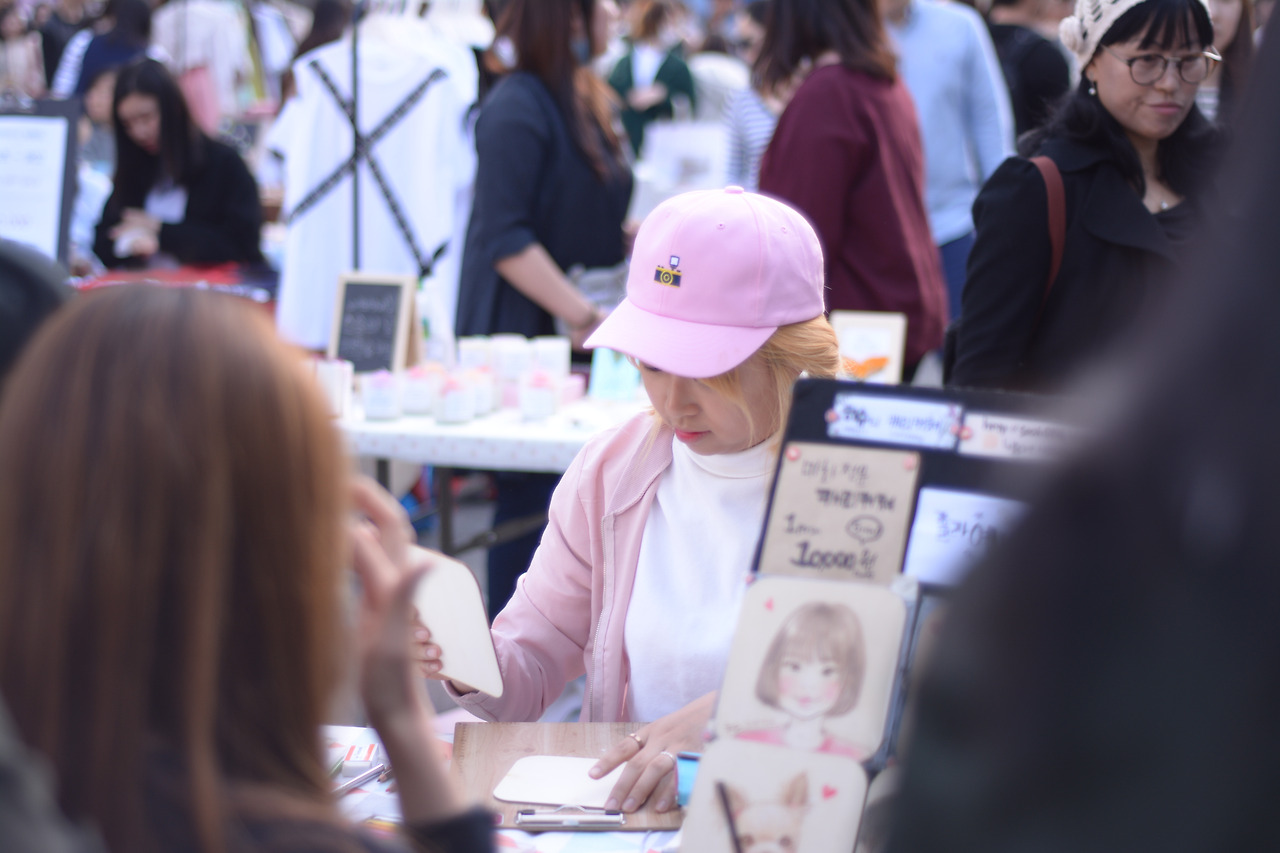 홍대 캐리커쳐 작업사진 (4).jpg