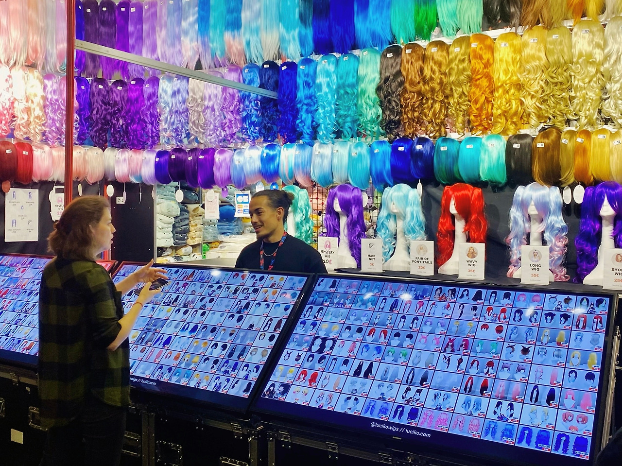 굿즈관 가발.jpg