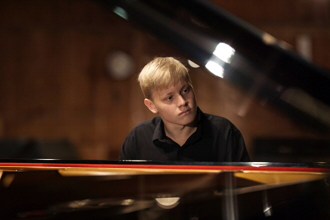 알렉산더 말로페예프 프로필 1.jpg